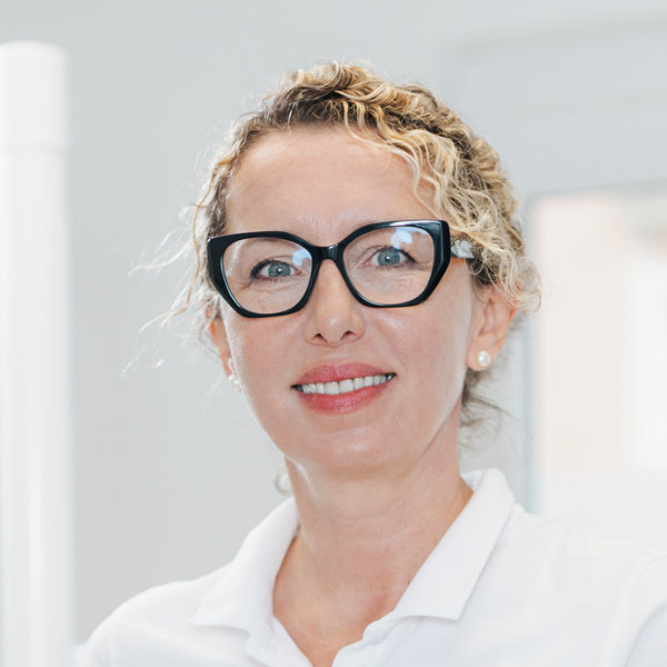 Dr. Dr-medic Voichita Sabadus